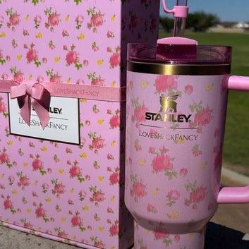 Stanley 1913 x LoveShackFancy Quencher H2.0 Flowstate™ Tumbler | 40 OZ Ibiza Sunset