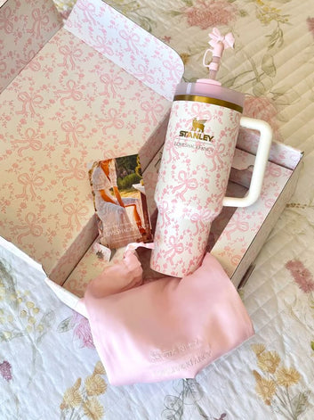 Stanley 1913 x LoveShackFancy Quencher H2.0 Flowstate™ Tumbler | 40 Oz | Coquette Bow Chantilly