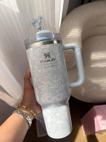 Stanley 1913 x LoveShackFancy Quencher H2.0 Flowstate™ Tumbler | 40 Oz | Tosscana Toille Alpine Blue