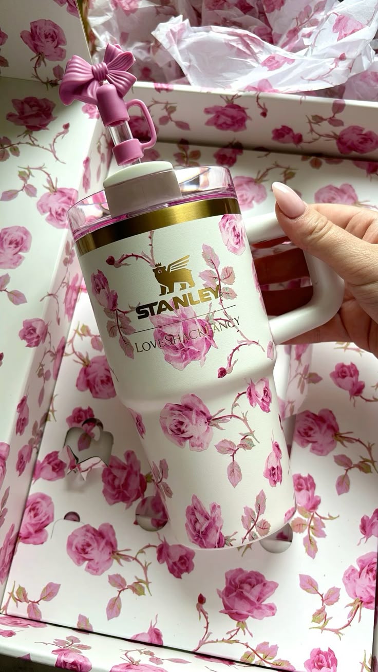 The Stanley X LoveShackFancy Holiday Quencher |20 Oz| Ribbon Rosa (fancy packaging)