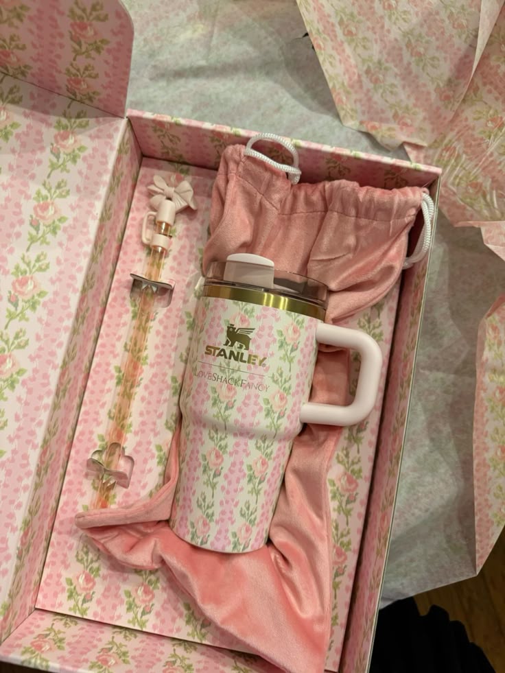 The Stanley X LoveShackFancy Holiday Quencher |20 Oz| Blooming Heirloom (fancy gift packaging)