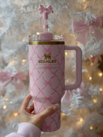 Stanley 1913 x LoveShackFancy Quencher H2.0 Flowstate™ Tumbler | 40 Oz | Baby Bow Pink Peppermint