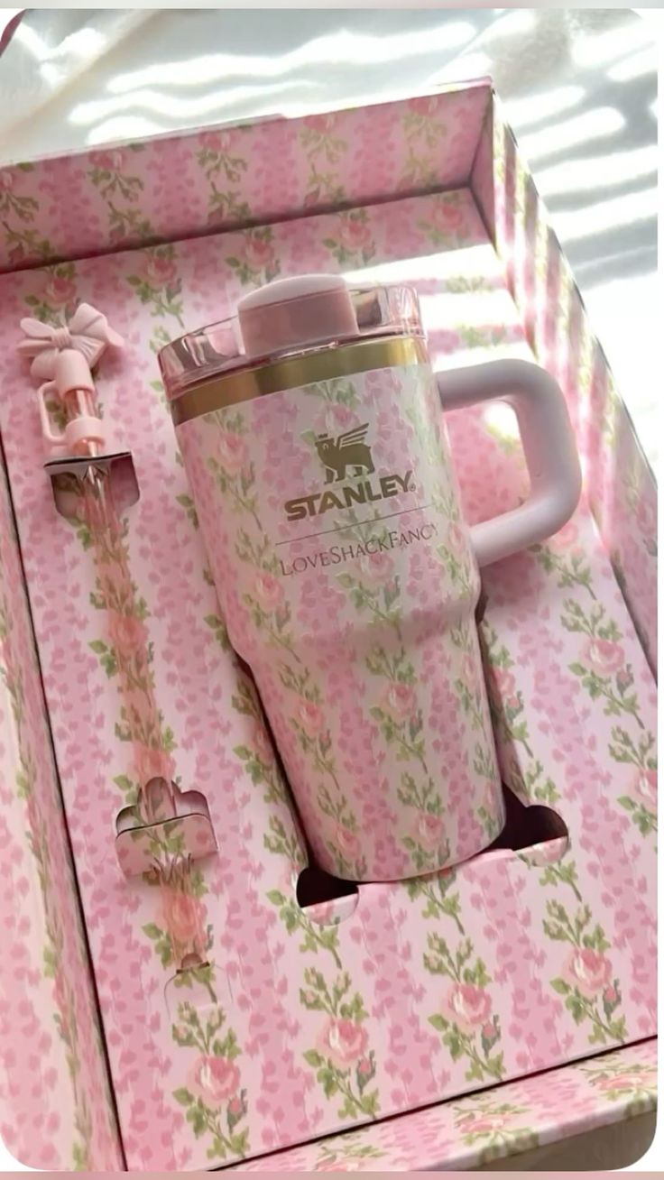 The Stanley X LoveShackFancy Holiday Quencher |20 Oz| Blooming Heirloom (fancy gift packaging)